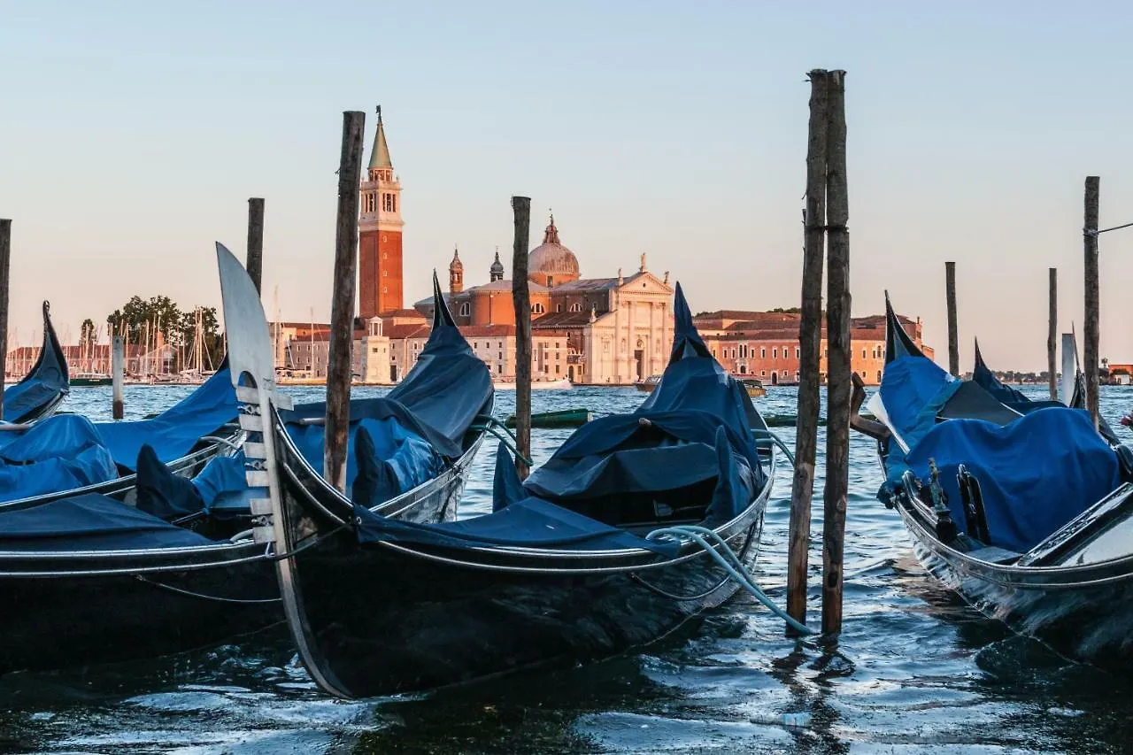 Ca' Fenice 1921 Veneza 0*,  Itália